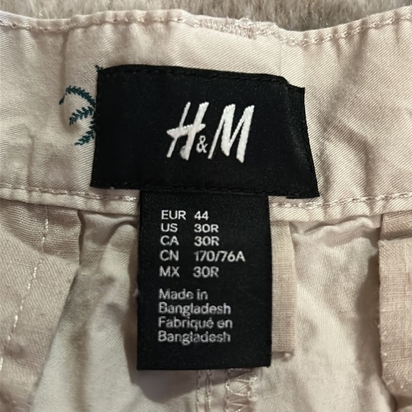 H&M size 30R khaki shorts with palm tree print with front & back pockets - Picture 3 of 6